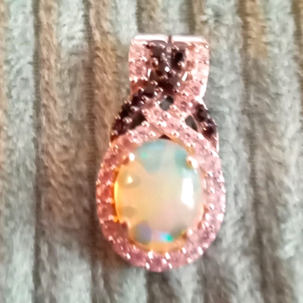 ETHIOPIAN WELO OPAL, MULTI GEMSTONE PENDANT